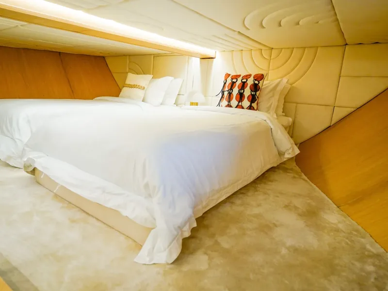Wi‑Fi, Alcohol and Comfort: Onboard Amenities on Komodo Private Cruises
