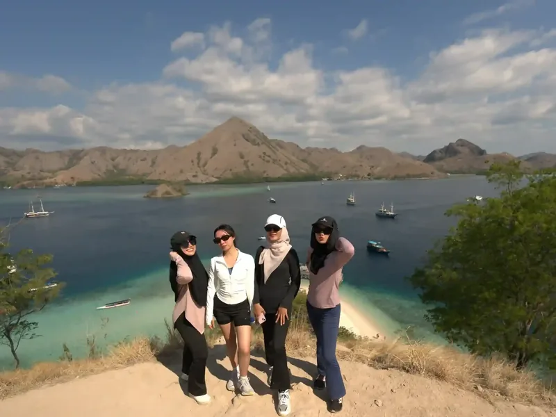 Group of friends on the beach of Kelor Island