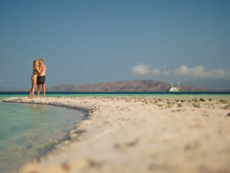 Guests on the Taka Makassar sandbar, Komodo National Park