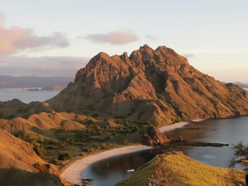 Padar, Rinca, Komodo & Pink Beach On A Private Charter