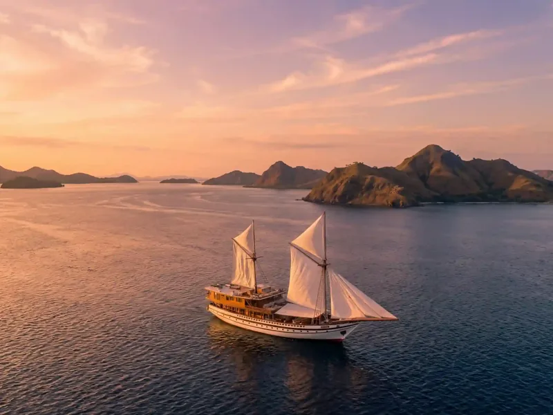 Finding the Best Private Phinisi Charter from Bali to Komodo